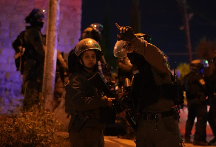 פעילות שוטרי מחוז ירושלים ולוחמי מג״ב במזרח ירושלים (צילום:  דוברות המשטרה)