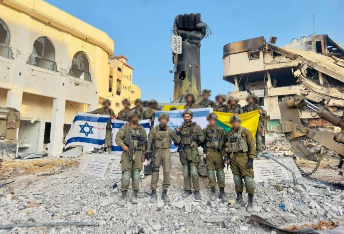 חיילי גולני בכיכר "פלסטין" בעזה (צילום:  דובר צה"ל)