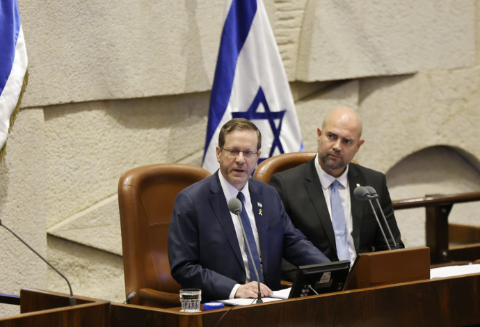 נשיא המדינה יצחק הרצוג במושב מיוחד לציון 75 שנים לכינון הכנסת (צילום:  מרק ישראל סלם)