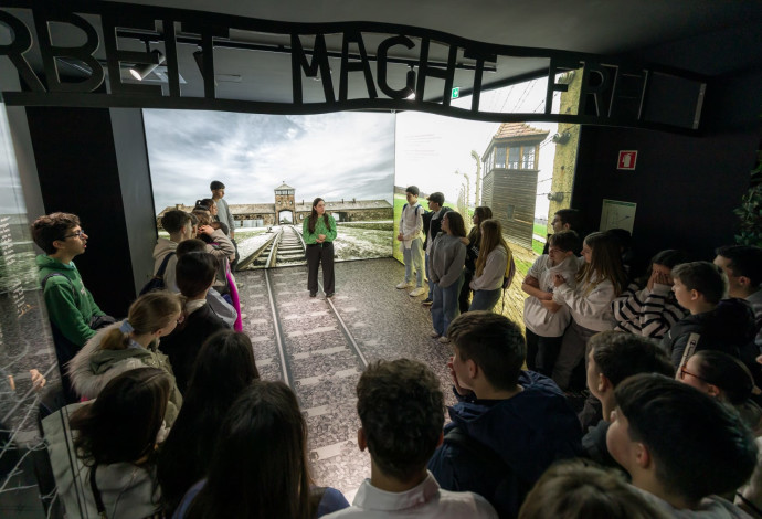 ביקור בני הנוער במוזיאון השואה בעיר פורטו (צילום:  CIP/CJP Bizarrro)