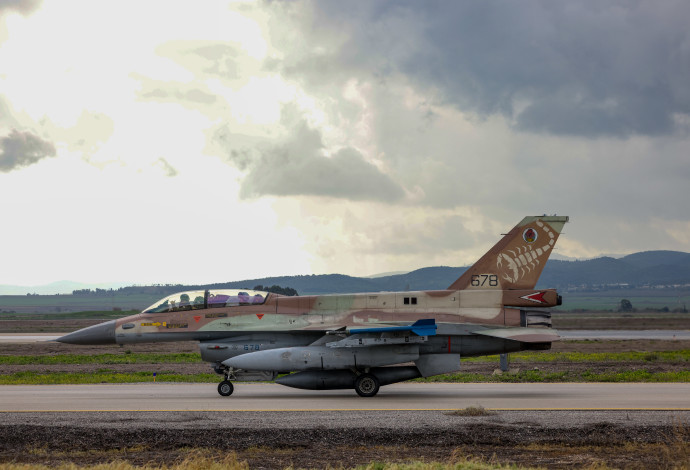 מטוס חיל האוויר בבסיס רמת דוד (צילום:  David Cohen/Flash90)