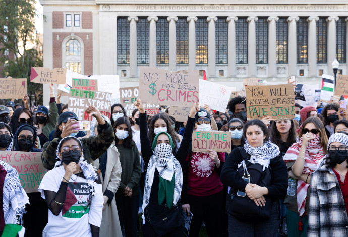הפגנה פרו פלסטינית באוניברסיטת קולומביה (צילום:  רויטרס)