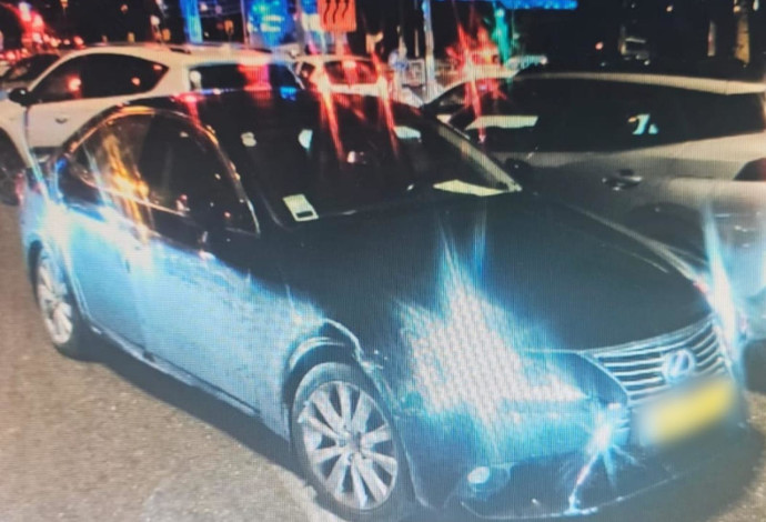 תמונת הרכב שגניבתו סוכלה על ידי השוטרים (צילום:  דוברות המשטרה)