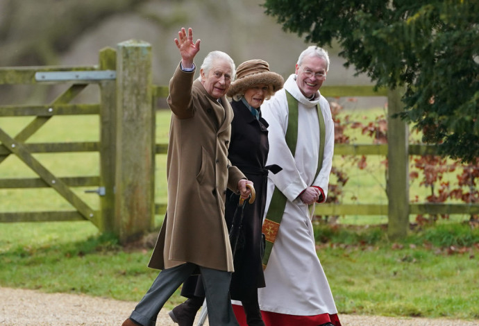 המלך צ'ארלס השלישי חוזר מבית החולים (צילום:  Cover Media via Reuters Connect)