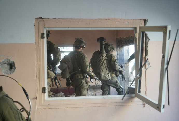 תיעוד פעילות כוחות יחידת אגוז בחאן יונס בעזה (צילום:  דובר צה"ל)