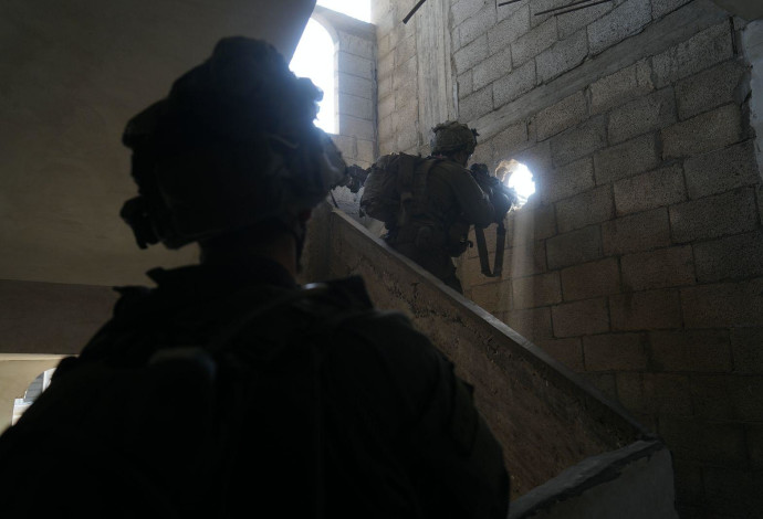 תיעוד מפעילות כוחות יחידת אגוז בחאן יונס בעזה (צילום:  דובר צה"ל)