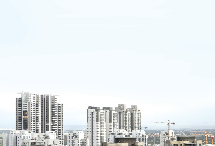 אתר בנייה בנהריה ינואר 2024  (צילום:   שחר יערי פלאש 90)