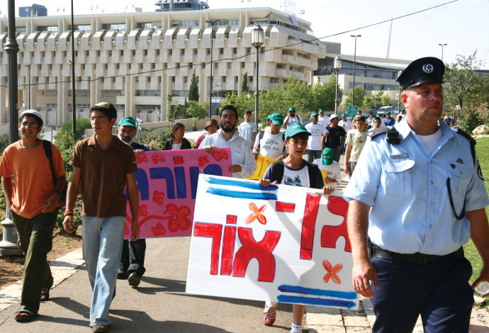 צעדת מחאה של מפוני גוש קטיף בירושלים ב-2008 (צילום:  אנה קפלן, פלאש 90)