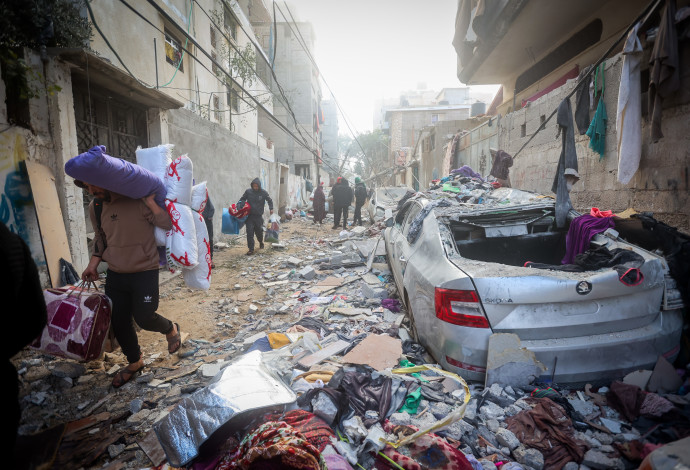 הרס לאחר תקיפות באזור רפיח (צילום:  Atia Mohammed/Flash90)