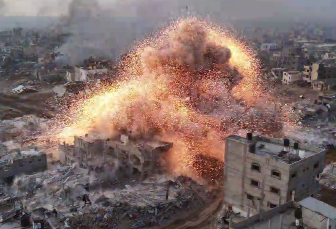 פיצוץ עז בחאן יונס (צילום:  צילום מסך רשתות חברתיות לפי חוק 27א לזכויות יוצרים)