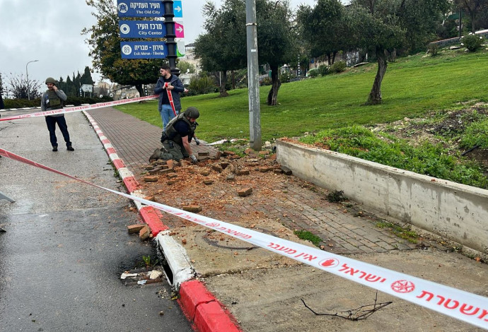 פגיעת רקטה בצפת (צילום:  עיריית צפת)