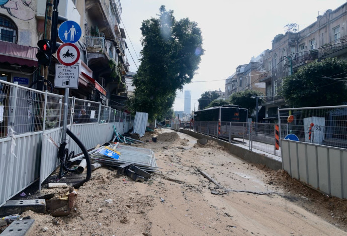 עבודות הרכבת הקלה באלנבי (צילום:  אבשלום ששוני)