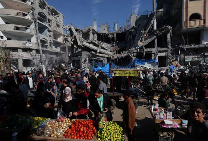 שוק בעזה (צילום:  REUTERS/Ibraheem Abu Mustafa)