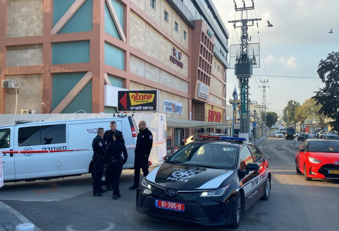 זירת האירוע בבת ים (צילום:  דוברות המשטרה)