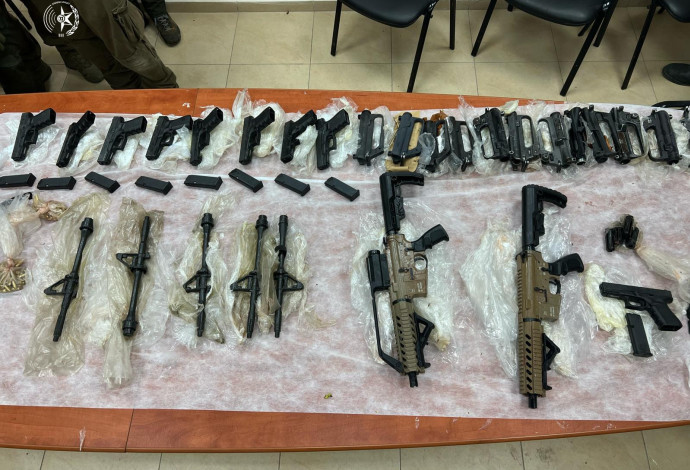 נשקים שנתפסו בצפון הארץ (צילום:  דוברות המשטרה)