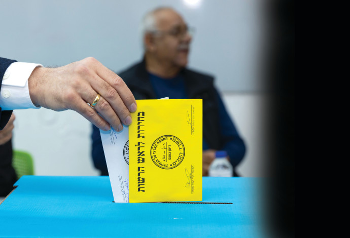 קלפי בבחירות המקומיות באשדוד (צילום:  לירון מולדובן, פלאש 90)