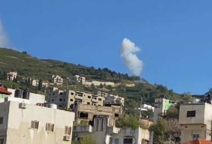 רגע פיצוץ המטען בחומש בו נפצעו שלושה ישראלים (צילום:  רשתות ערביות)