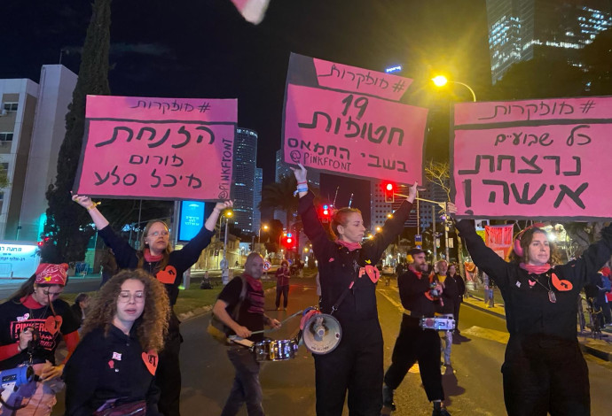 נשים בהפגנה בקפלן בתל אביב (צילום:  אבשלום ששוני)