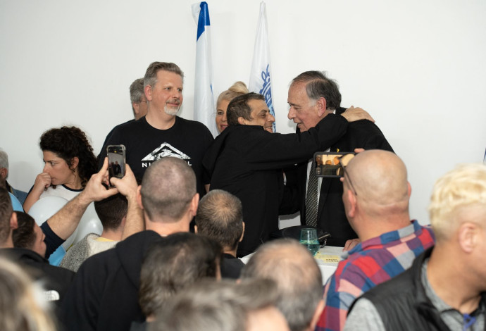יונה יהב בחגיגות הניצחון בחיפה  (צילום:  גביש מדיה)