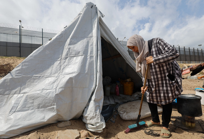 עזתים בעיר האוהלים ברפיח (צילום:  רויטרס)