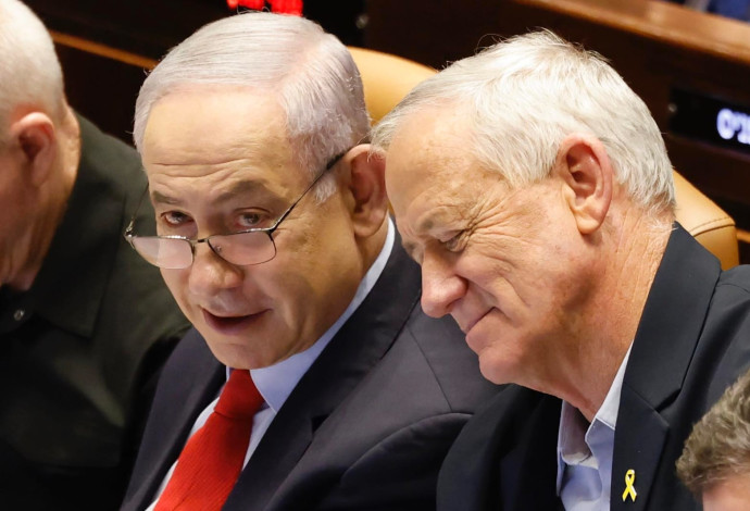 בנימין נתניהו ובני גנץ בישיבה על הגדלת התקציב, מרץ 2024 (צילום:  מארק ישראל סלם)