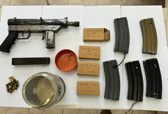 הנשק שנתפס בצפון (צילום:  דוברות המשטרה)