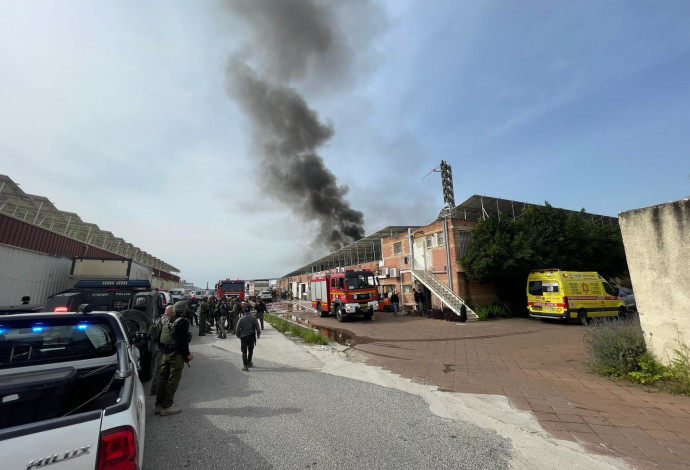 La roquette a touché l'usine de Kash (photo : documentation des opérations de MDA)