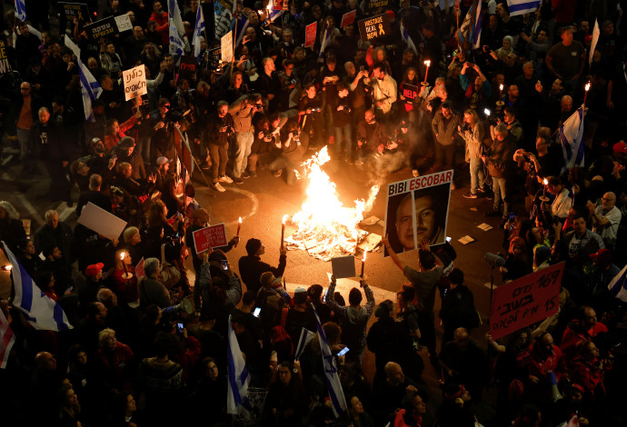 מחאה נגד הממשלה (צילום:  REUTERS/Carlos Garcia Rawlins)
