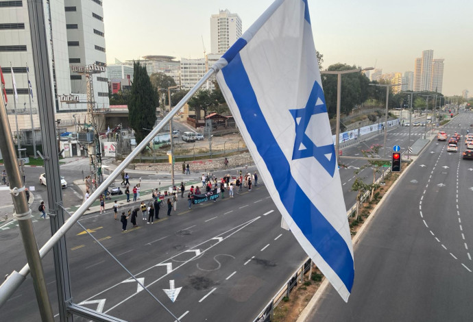 דגל ישראל, הפגנה לשחרור החטופים (צילום:  אבשלום ששוני)