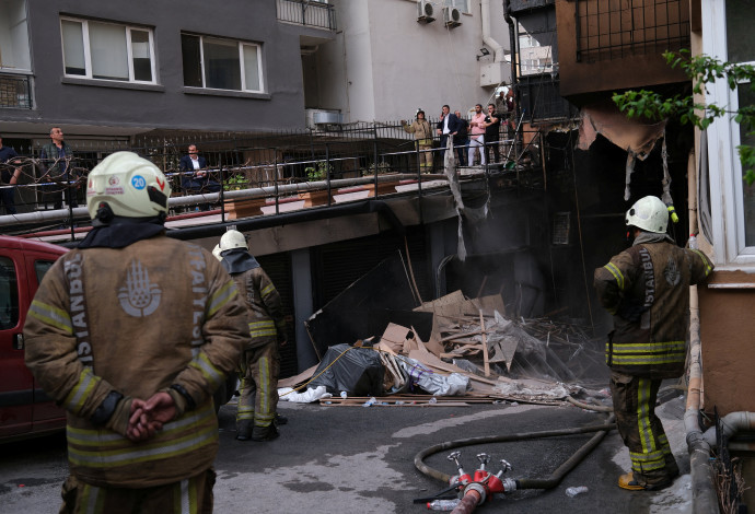 אתר השריפה באיסטנבול (צילום:  REUTERS/Murad Sezer)