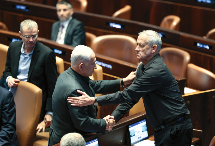 נתניהו וגנץ בכנסת  (צילום:  נועם רבקין פנטון, פלאש 90)