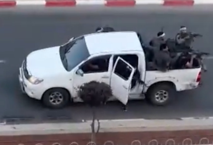 טנדר עם מחבלי חמאס בשדרות (צילום:  צילום מסך)
