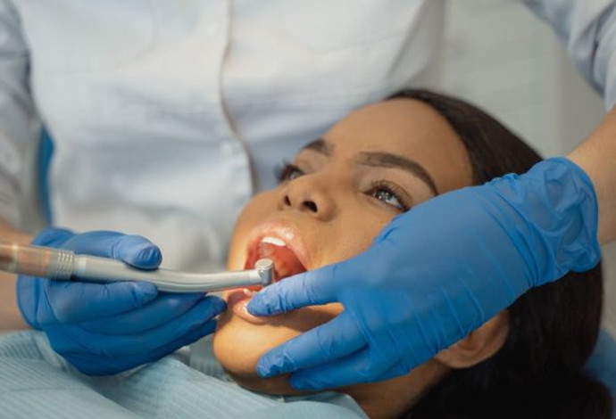 השתלת שיניים ללא כאבים: מהפכה ברפואת השיניים (צילום:  pexels)