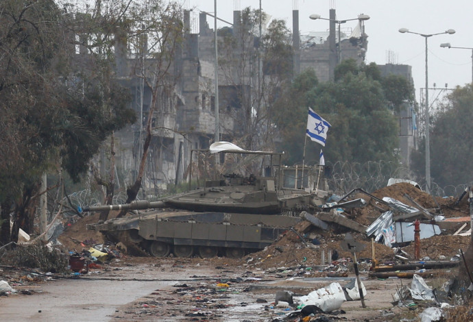 טנק, עזה. חרבות ברזל (צילום:  רויטרס)