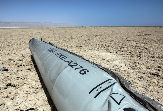 שרידי טיל איראני סמוך לים המלח (צילום:  רויטרס)