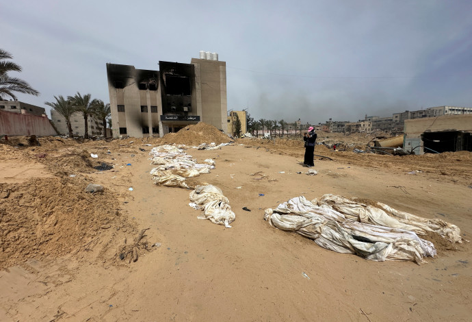 הרוגים בעזה, בבית החולים נאצר (צילום:  REUTERS/Doaa Rouqa)