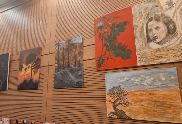 תערוכה בכנסת - ציורים של כבדי שמיעה וחרשים (צילום:  עיריית ירושלים)