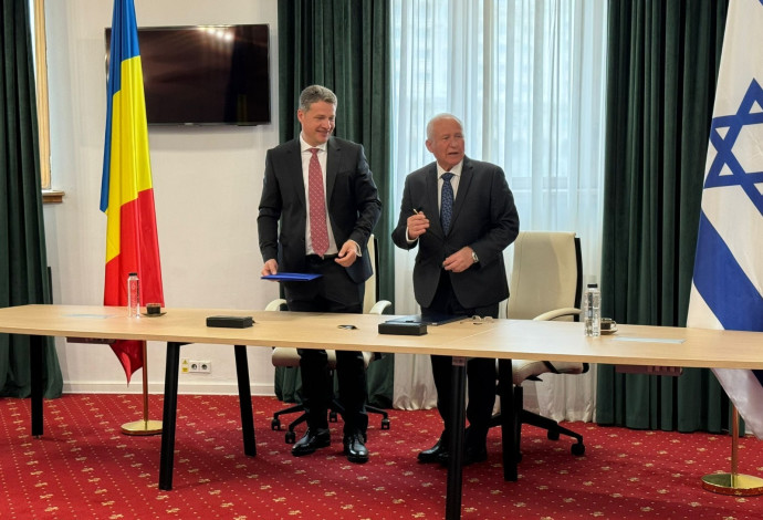 אבי דיכטר ונשיא רשות מנהל החירום של רומניה (צילום:  משרד החקלאות)