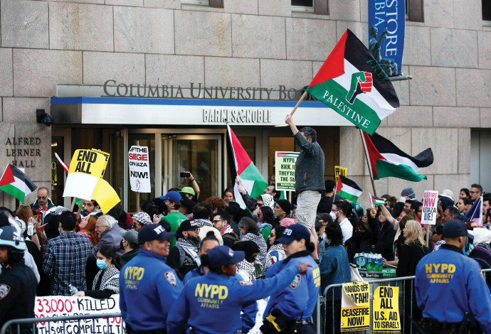 הפגנה פרו-פלסטינית באוניברסיטת קולומביה (צילום:  LEONARDO MUNOZ, GettyImages)