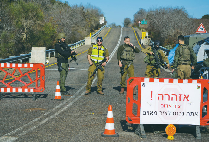 חסימות בכבישים בגבול הצפון, ציר אדום (צילום:  אייל מרגולין פלאש 90)