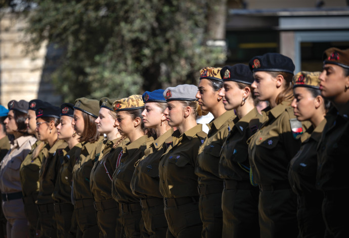 טקס חיילים מצטיינים (צילום:  יונתן זינדל, פלאש 90)