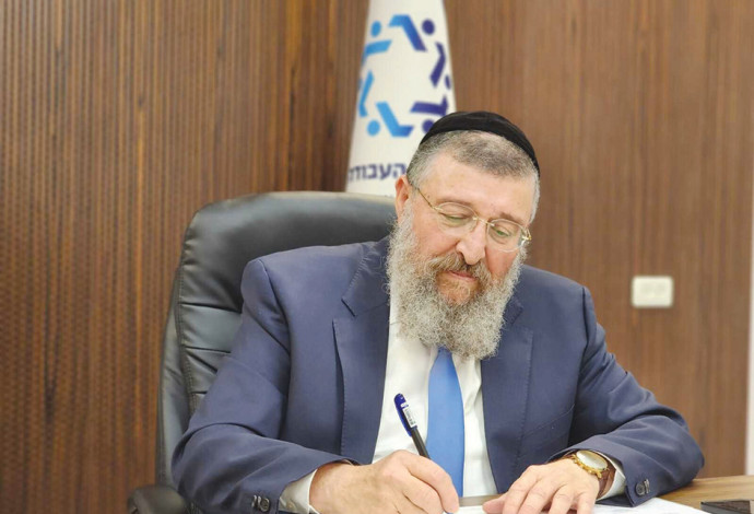 יואב בן צור (צילום:  משרד העבודה והרווחה)