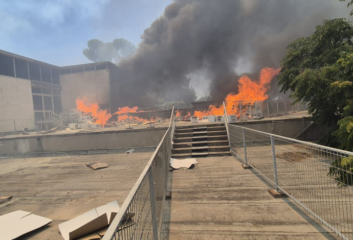 שריפה במוזיאון ישראל (צילום:  דוברות המשטרה)
