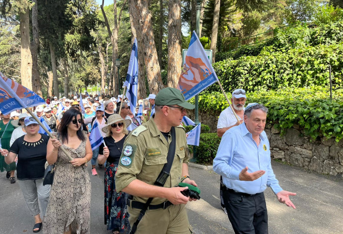 אלוף עוזי דיין ורס"ן מיכאל לובוביקוב מובילים את מצעד הניצחון בהר הרצל (צילום:  עמית דנקנר)