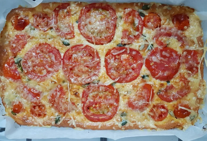 פיצה מוצרלה (צילום:  עדינה בכר)