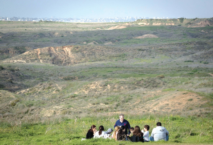 בארי (צילום:  נתי שוחט, פלאש 90)