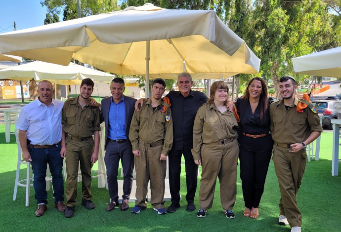 גדולים במים (צילום:  יח"צ בנק מזרחי טפחות)