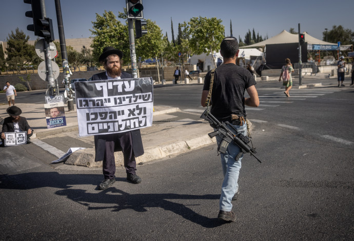 הפגנת חרדים נגד חוק הגיוס 2024 (צילום:  Chaim Goldberg/Flash90)