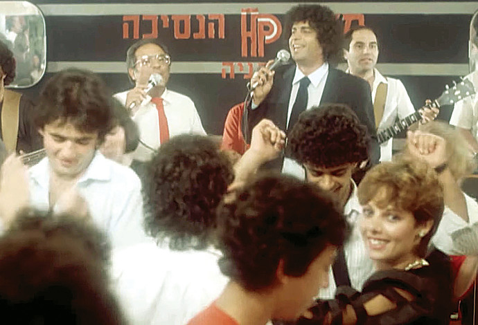 חופני כהן ודקלון בסצינה מתוך הסרט "כאסח" (צילום:  צילום מסך)