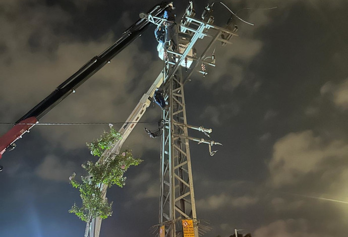 עבודות בפתח תקווה (צילום:  חברת החשמל)